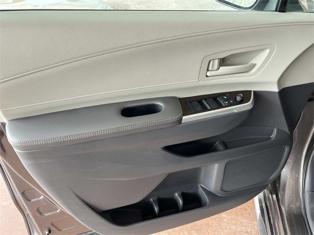 2022 Toyota Sienna LE 8 Passenger