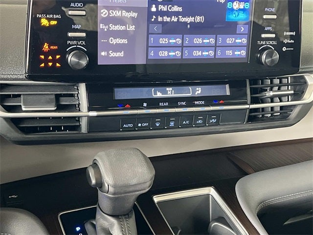 2022 Toyota Sienna LE 8 Passenger