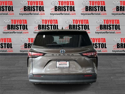 2022 Toyota Sienna LE 8 Passenger