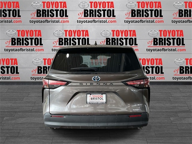 2022 Toyota Sienna LE 8 Passenger