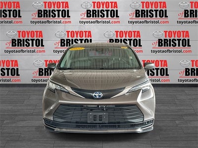 2022 Toyota Sienna LE 8 Passenger