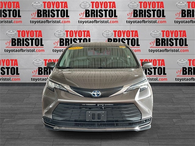 2022 Toyota Sienna LE 8 Passenger