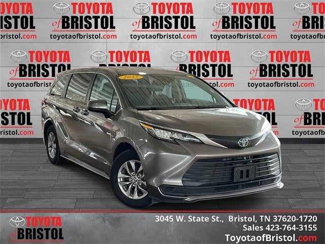 2022 Toyota Sienna LE 8 Passenger