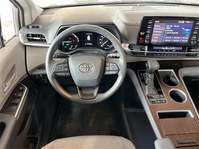 2022 Toyota Sienna LE 8 Passenger