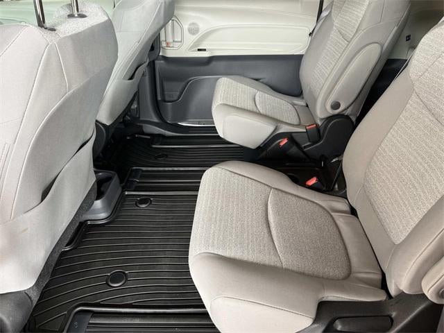 2022 Toyota Sienna LE 8 Passenger