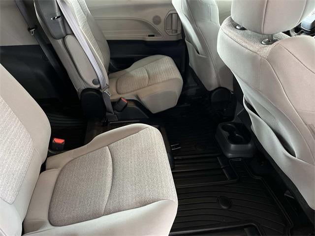 2022 Toyota Sienna LE 8 Passenger