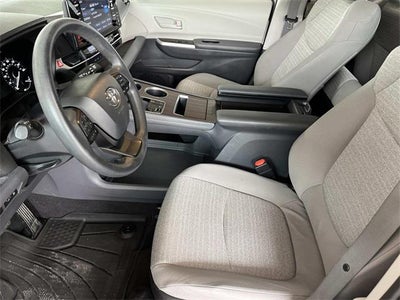 2022 Toyota Sienna LE 8 Passenger