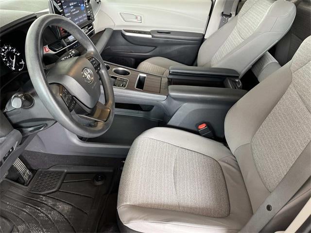 2022 Toyota Sienna LE 8 Passenger