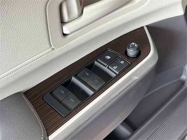 2022 Toyota Sienna LE 8 Passenger