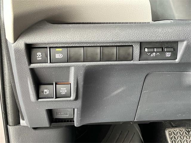 2022 Toyota Sienna LE 8 Passenger