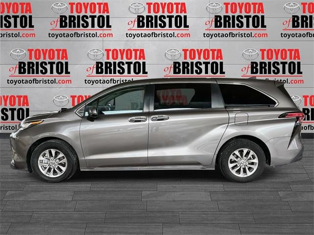 2022 Toyota Sienna LE 8 Passenger