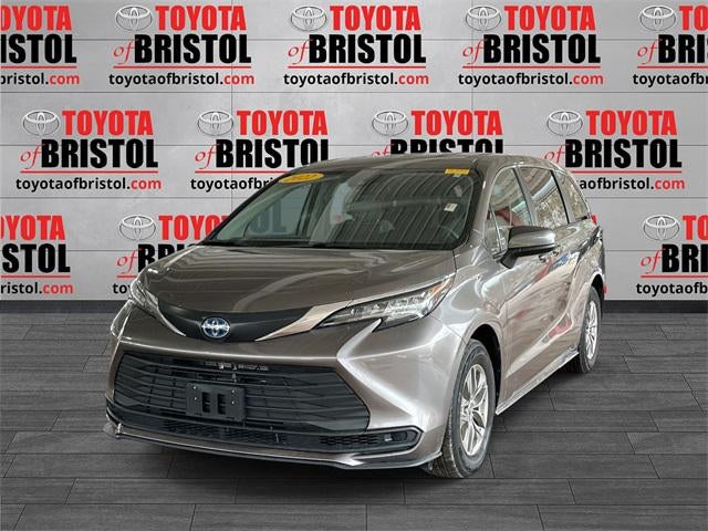 2022 Toyota Sienna LE 8 Passenger