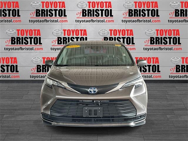 2022 Toyota Sienna LE 8 Passenger