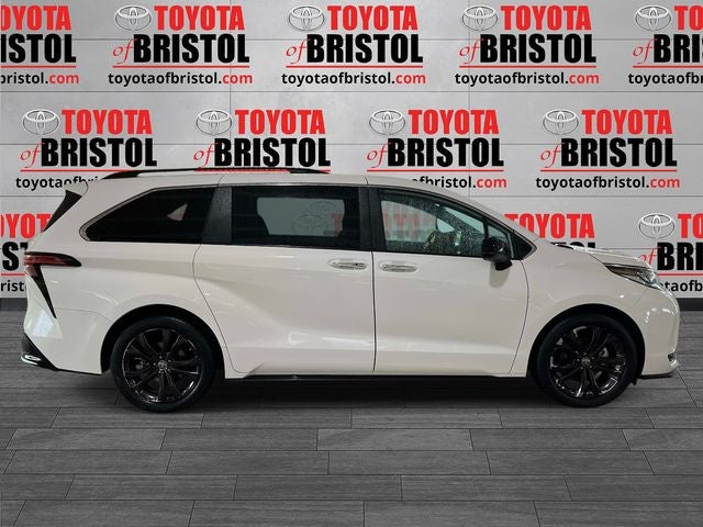 2022 Toyota Sienna XSE 7 Passenger
