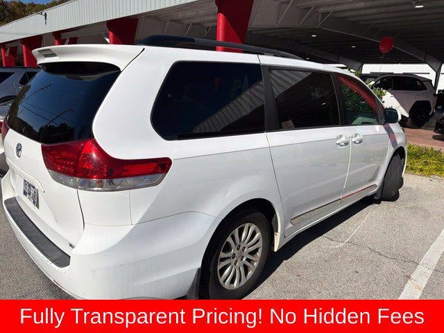 2013 Toyota Sienna XLE 8 Passenger