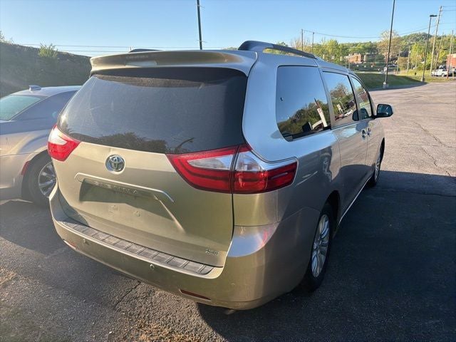 2015 Toyota Sienna XLE 8 Passenger