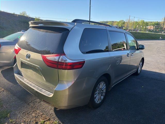 2015 Toyota Sienna XLE 8 Passenger