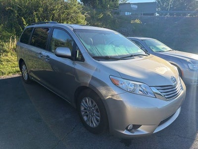 2015 Toyota Sienna XLE 8 Passenger