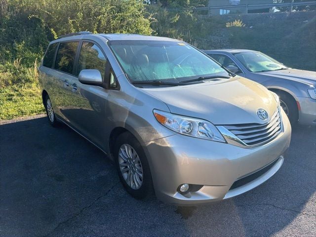 2015 Toyota Sienna XLE 8 Passenger
