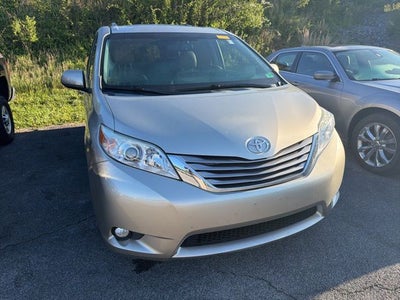 2015 Toyota Sienna XLE 8 Passenger