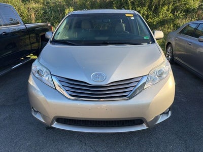 2015 Toyota Sienna XLE 8 Passenger
