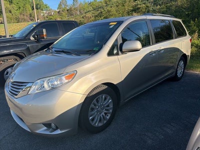 2015 Toyota Sienna XLE 8 Passenger