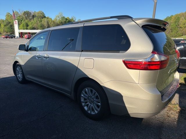 2015 Toyota Sienna XLE 8 Passenger