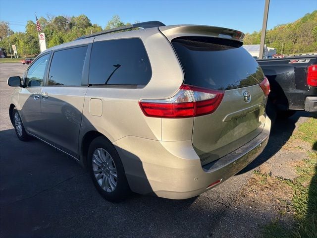 2015 Toyota Sienna XLE 8 Passenger