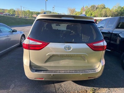 2015 Toyota Sienna XLE 8 Passenger