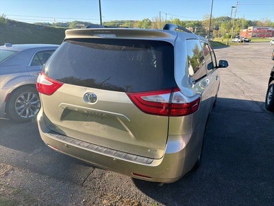 2015 Toyota Sienna XLE 8 Passenger