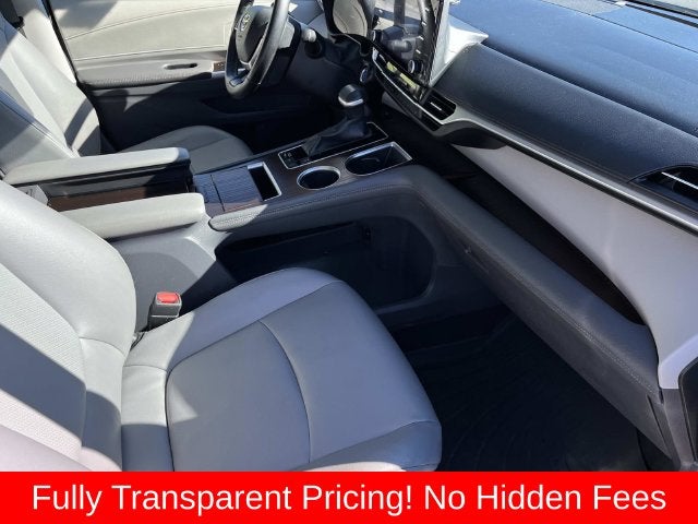 2022 Toyota Sienna XLE 8 Passenger