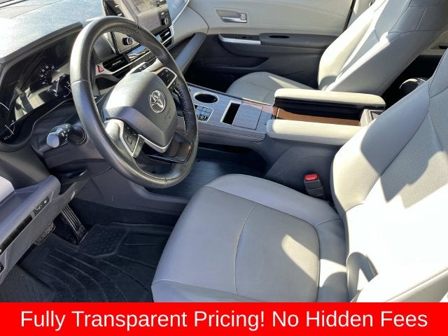 2022 Toyota Sienna XLE 8 Passenger