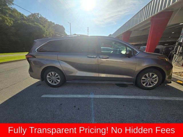 2022 Toyota Sienna XLE 8 Passenger