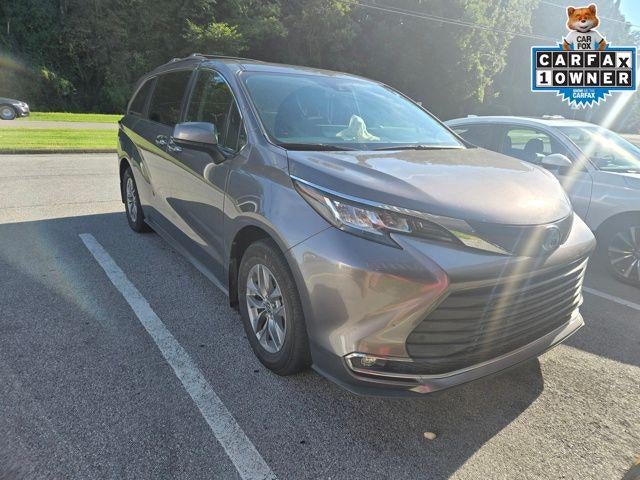2022 Toyota Sienna XLE 8 Passenger