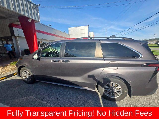 2022 Toyota Sienna XLE 8 Passenger