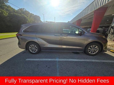 2022 Toyota Sienna XLE 8 Passenger