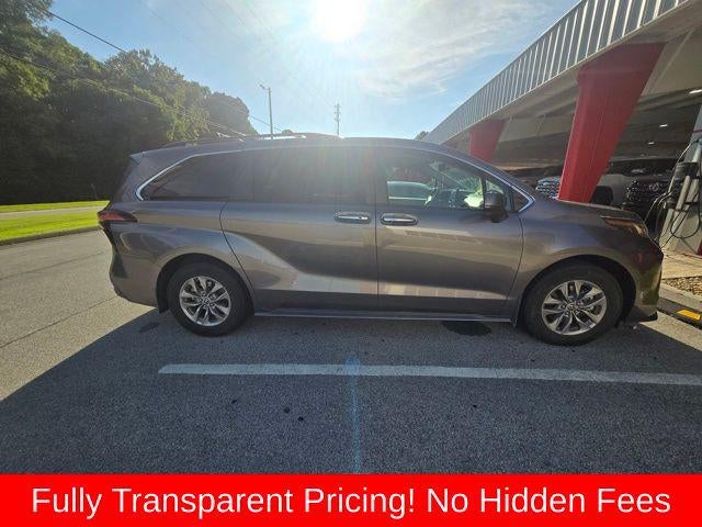2022 Toyota Sienna XLE 8 Passenger