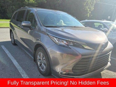 2022 Toyota Sienna XLE 8 Passenger