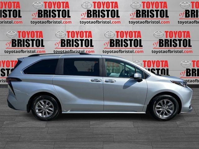 2025 Toyota Sienna XLE