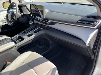 2025 Toyota Sienna XLE