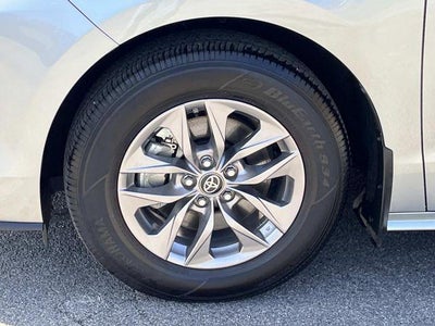 2025 Toyota Sienna XLE