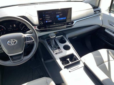 2025 Toyota Sienna XLE