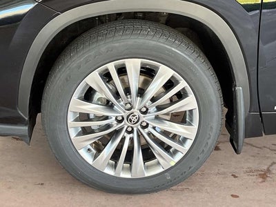 2026 Toyota Highlander Hybrid Platinum