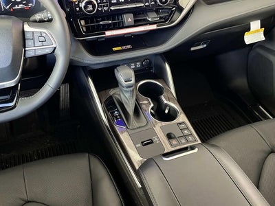 2026 Toyota Highlander Hybrid Platinum