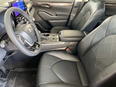 2026 Toyota Highlander Hybrid Platinum