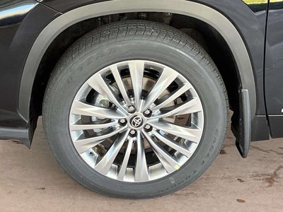 2026 Toyota Highlander Hybrid Platinum