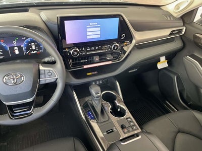 2026 Toyota Highlander Hybrid Platinum