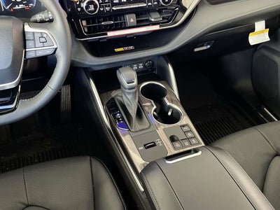 2026 Toyota Highlander Hybrid Platinum
