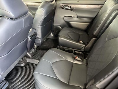 2026 Toyota Highlander Hybrid Platinum
