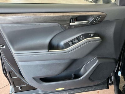 2026 Toyota Highlander Hybrid Platinum